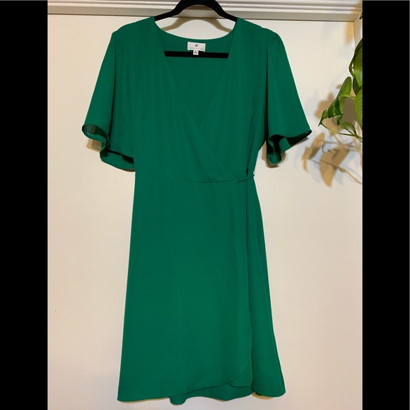 Socialite Dresses & Skirts - Socialite Women’s Green Short Wrap Dress Size L